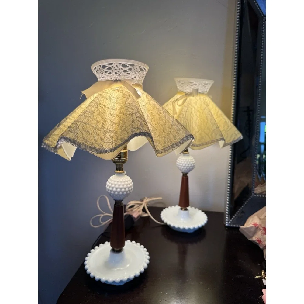 Vintage Table Lamp Pair Boudoir Hobnail White Lace Bedroom 1950s Cottagecore 17